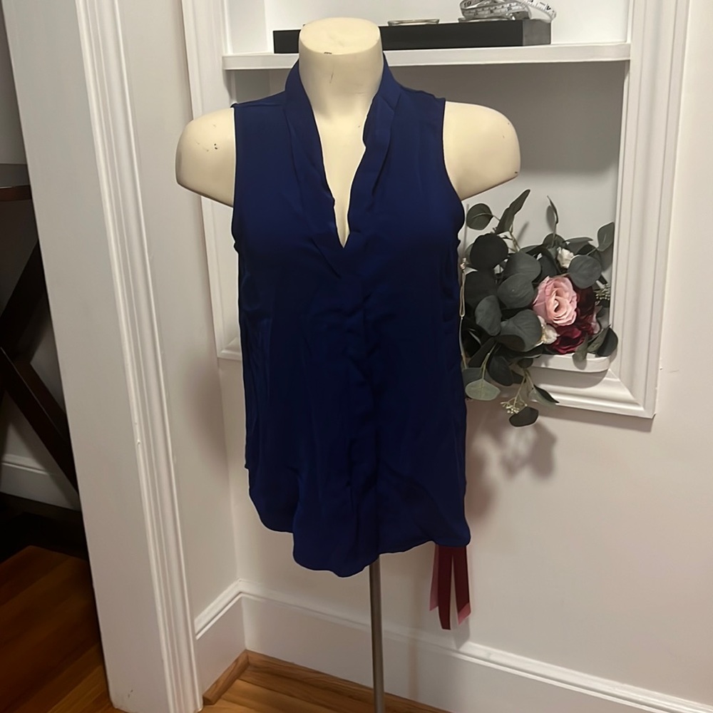 Beautiful blue women’s blouse from forever 21 size xs.
